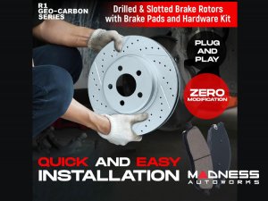 Alfa Romeo Giulia Brake Kit - 2.0L - Front - R1 Concepts - Optimum OEp Brake Pads - GEO-Carbon Drilled + Slotted Rotors